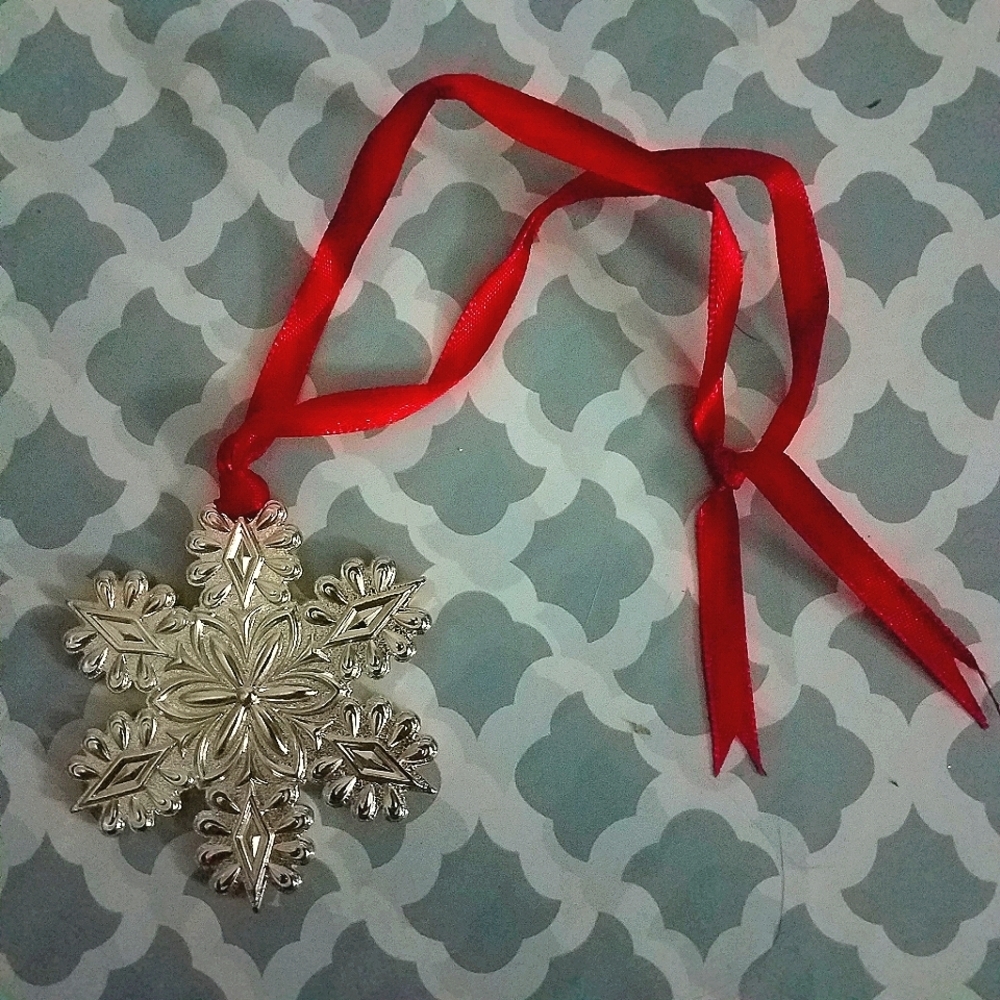 Lenox 2.5 Inch Snowflake Silver Plated Charm